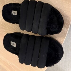 UGG Women's Black Fluffy Slippers